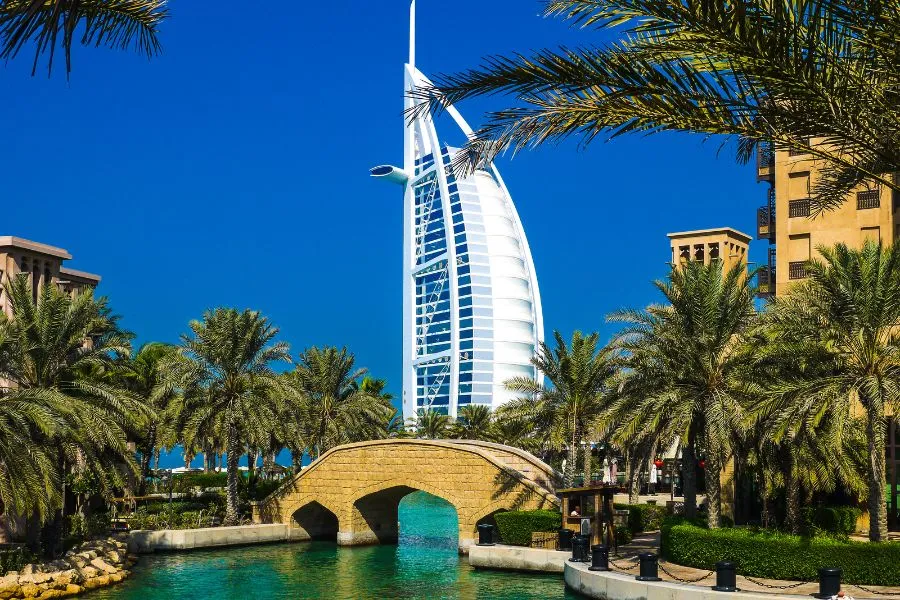 Work in the UAE Without a Sponsor 2025