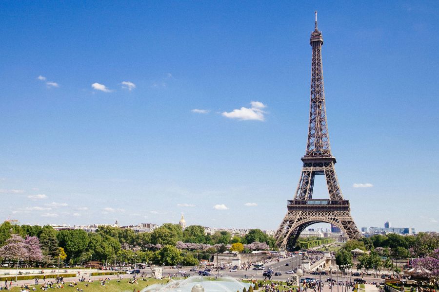 France Without a Degree Under the New Talent Visa