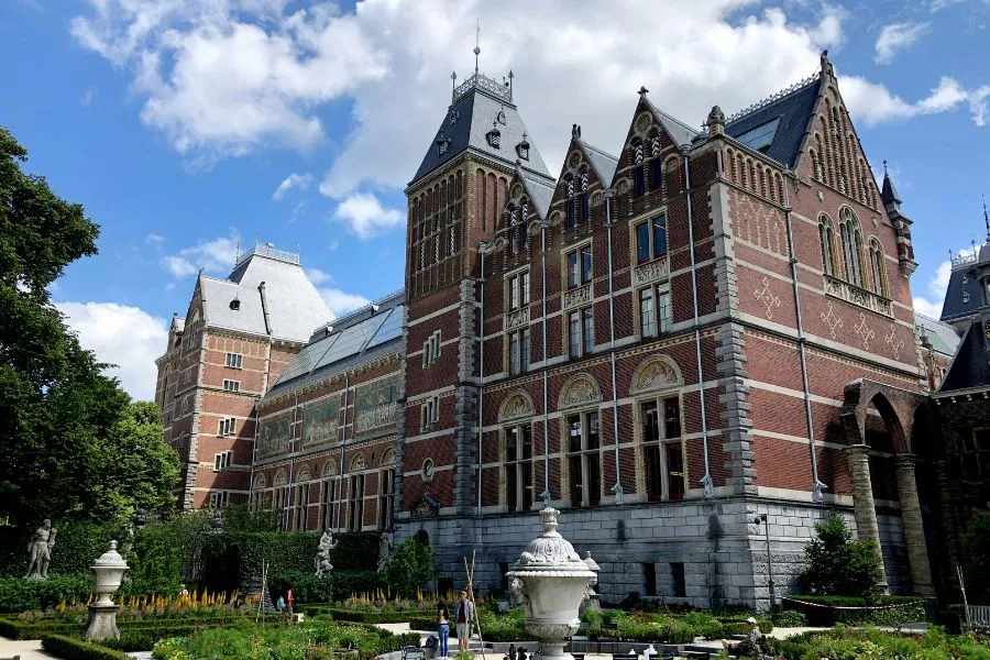 Students Apply for the NL Scholarship in 2026